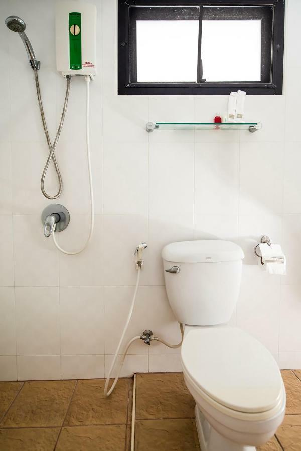 Oyo 345 The Click Guesthouse At Chalong Phuket Luaran gambar